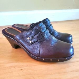 Naturalizer leather clog shoes
